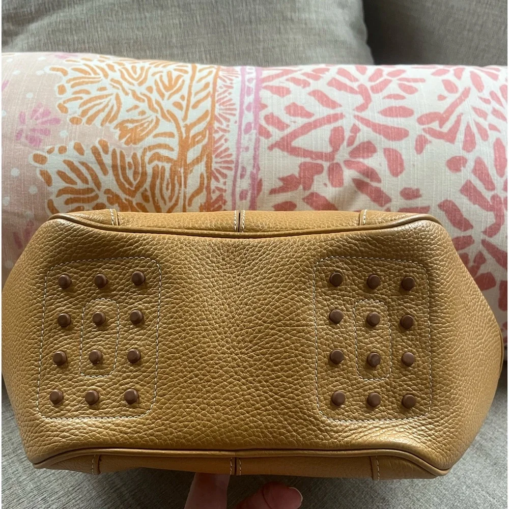Tod’s Butterscotch Colored Pebbled Leather Hobo Bag. - Picture 14 of 16